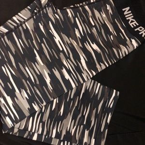 Nike Pro Camo Cropped Tights